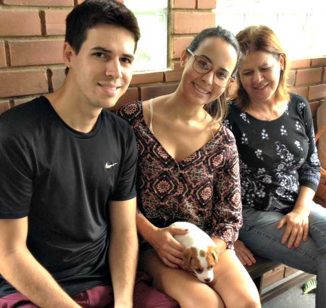  Fernando veio buscar o Butus , junto com sua família.